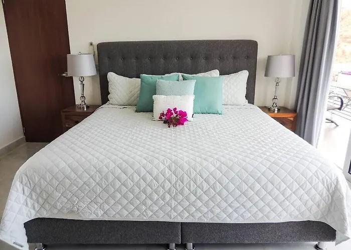 Beautiful Ocean View Condo, 3br 3.5 Bt Apartment